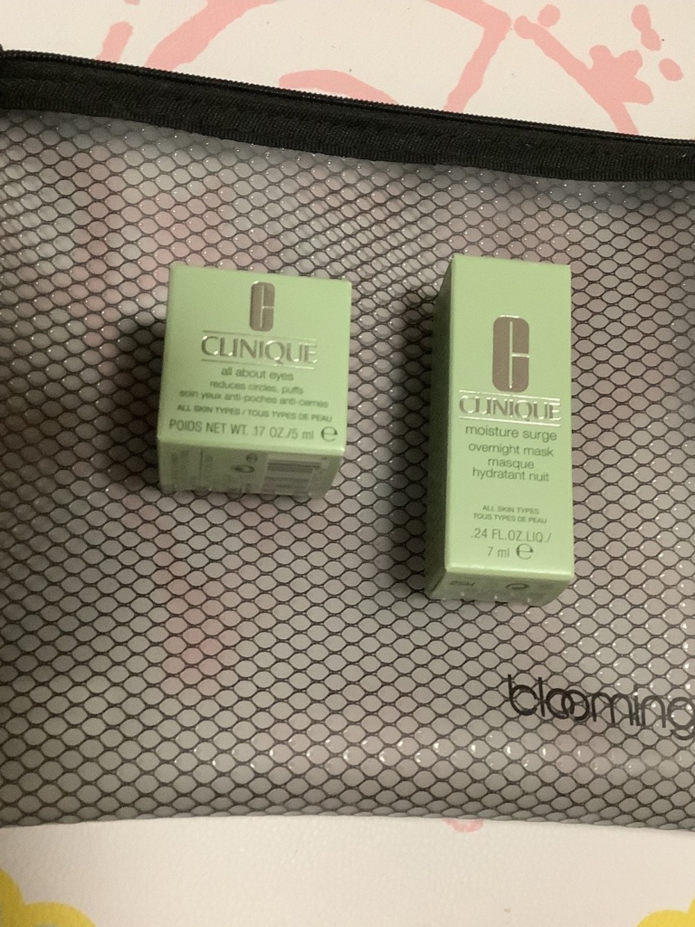 CLINIQUE BLOOMINGDALES COSMETIC BAG & TWO SAMPLES BRAND NEW IN BOX~